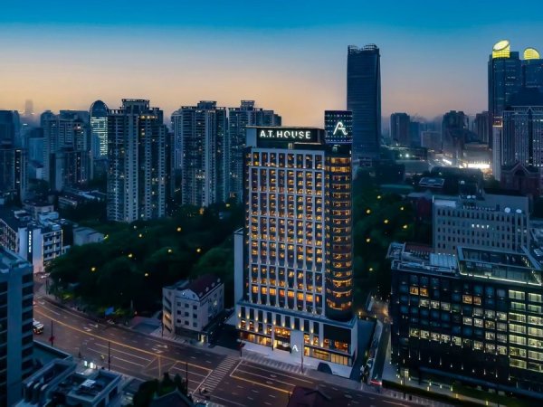 银丰配资 时代少年团来了！拿上演唱会票根去享受徐汇“住宿宠粉月”大福利吧！